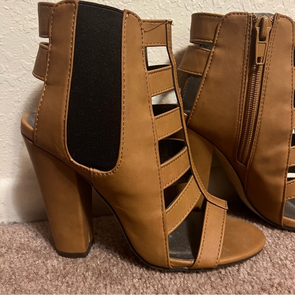 Michael Antonio Brown Caged Gladiator Open Toe Chunky Heel Sandal Size 6,5 - Picture 2 of 9